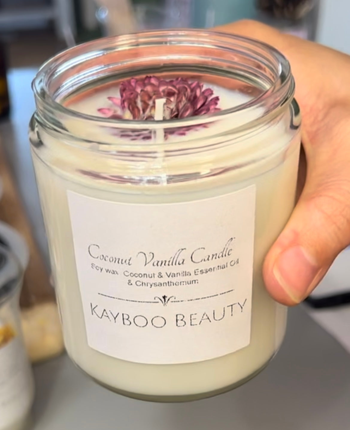 Kayboo Beauty Coconut Vanilla Candle with Chrysanthemum