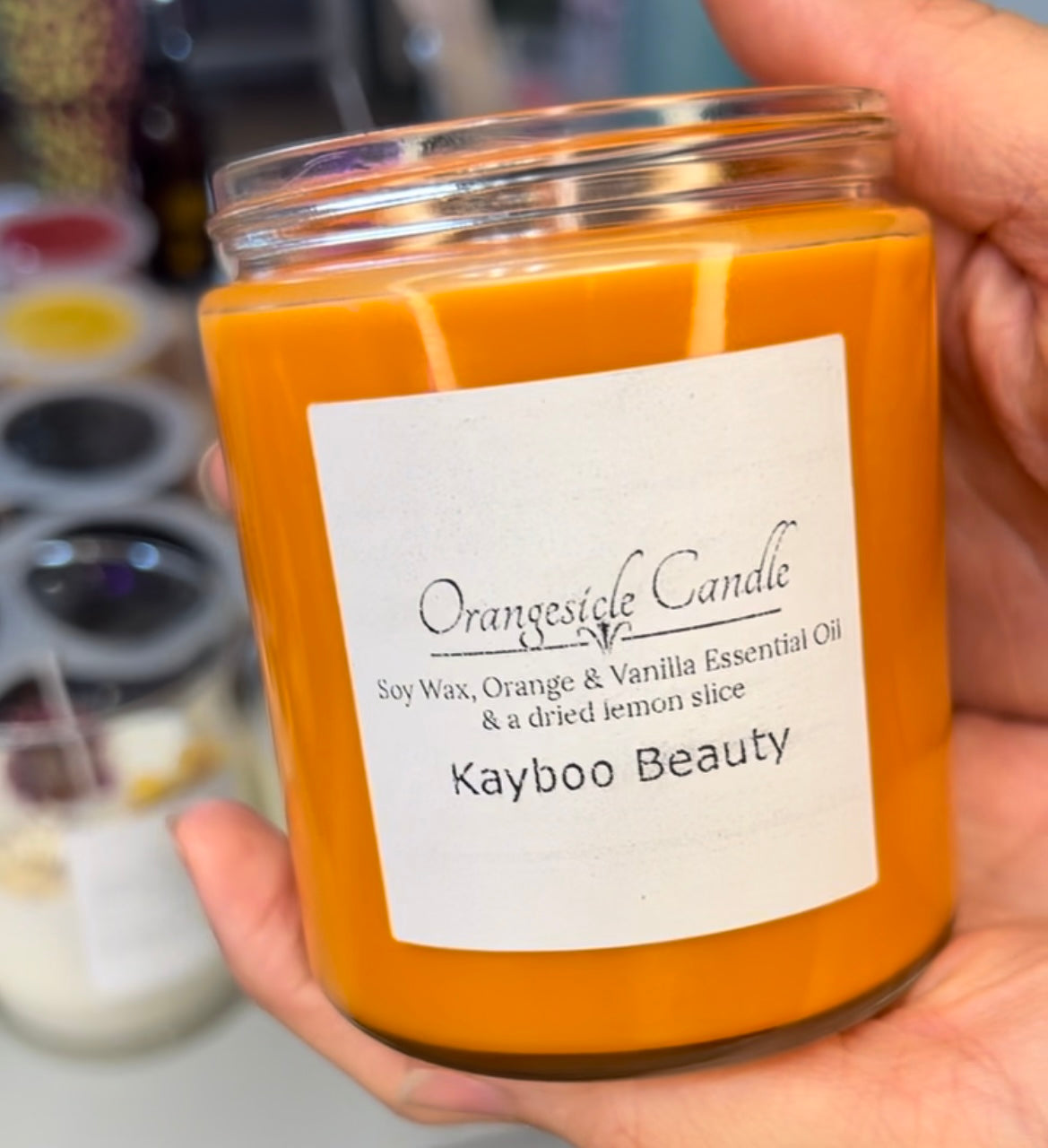 Kayboo Beauty Orangesicle Candle with a lemon or orange slice π