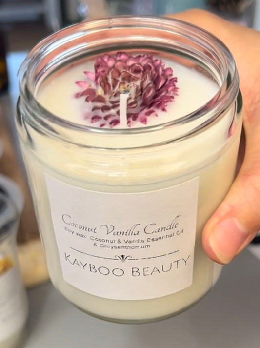 Kayboo Beauty Coconut Vanilla Candle with Chrysanthemum