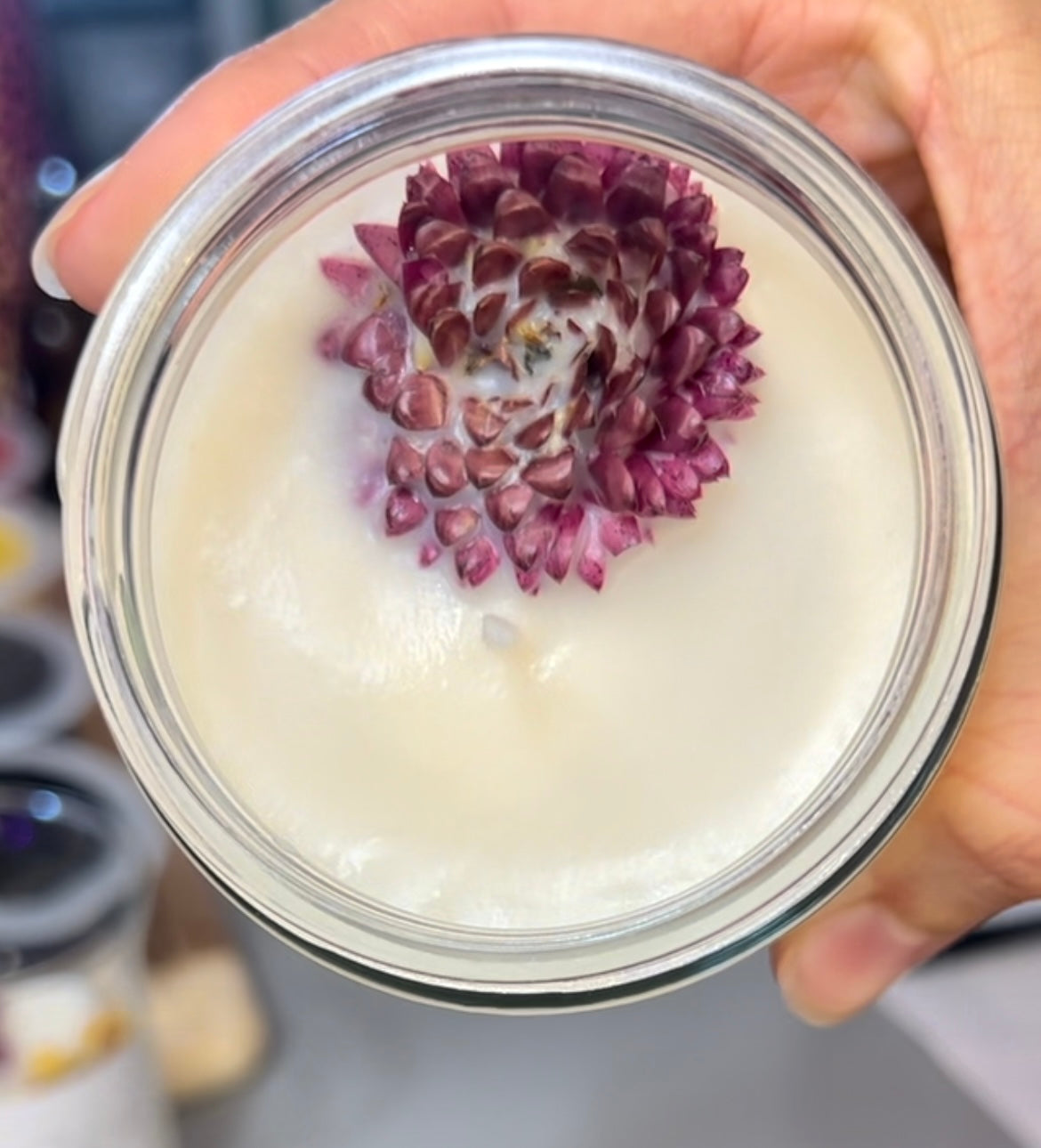 Kayboo Beauty Coconut Vanilla Candle with Chrysanthemum